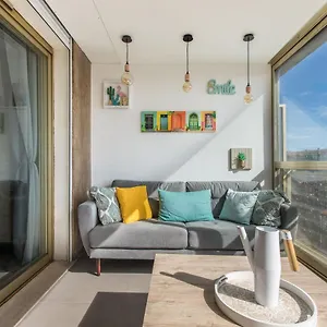 admire-panoramic-ocean-views-through-walls-of-windows.fr-provencehotel.com/